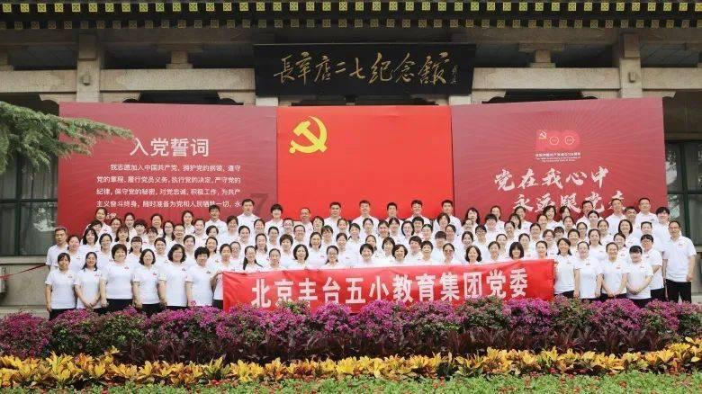 救援受困的小恐龙